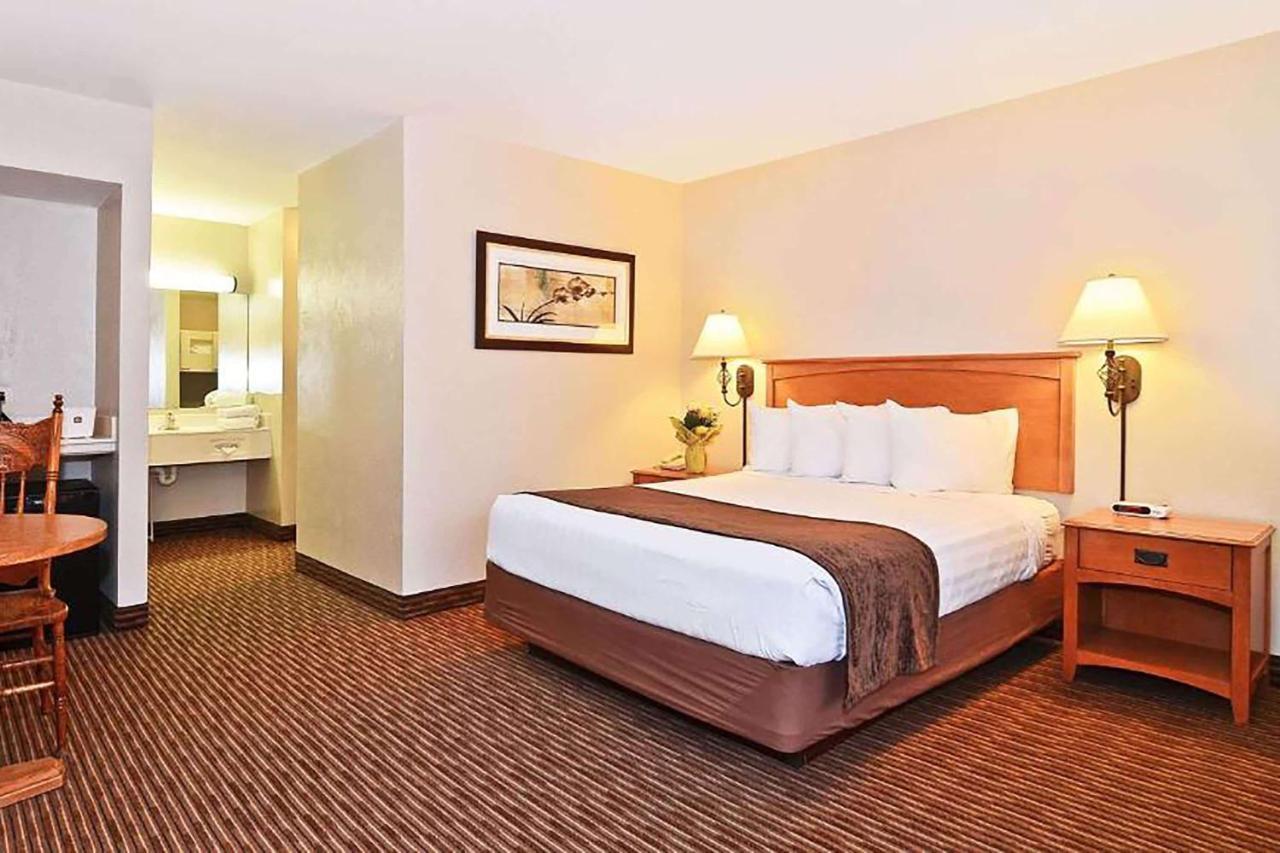 Days Inn By Wyndham Birch Run Exterior foto